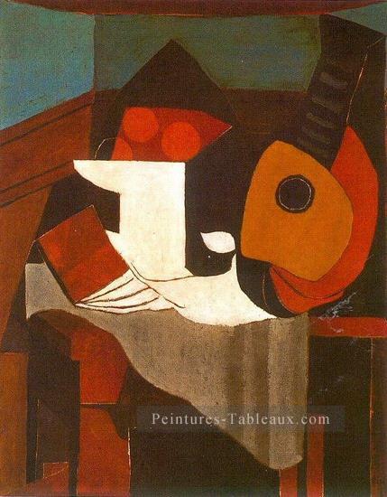 Livre compotier et mandoline 1924 cubisme Pablo Picasso Peintures à l'huile